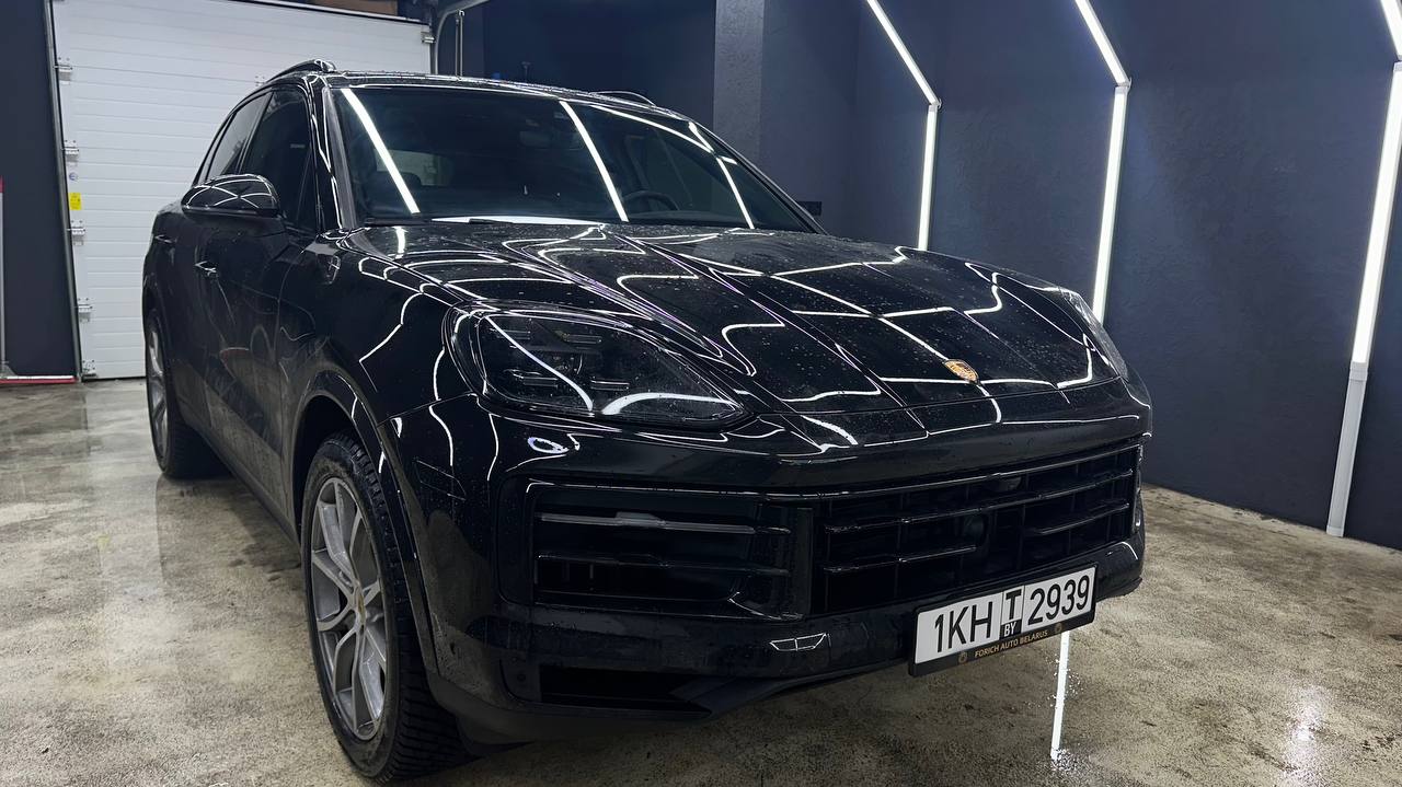 Porsche Cayenne — вид спереди